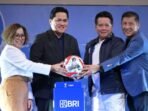 Peluncuran tersebut menghadirkan tokoh-tokoh penting seperti Ketua Umum PSSI Erick Thohir, Direktur Utama I.League Ferry Paulus, Direktur Utama BRI Hery Gunardi, serta Direktur SCM Harsiwi Achmad. Foto: HO/ileague.id