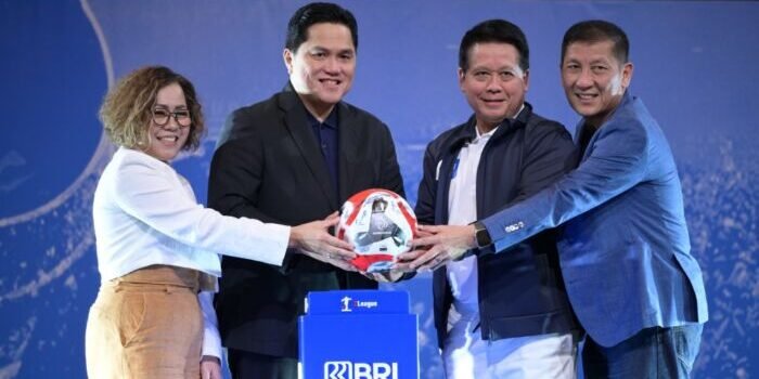 Peluncuran tersebut menghadirkan tokoh-tokoh penting seperti Ketua Umum PSSI Erick Thohir, Direktur Utama I.League Ferry Paulus, Direktur Utama BRI Hery Gunardi, serta Direktur SCM Harsiwi Achmad. Foto: HO/ileague.id