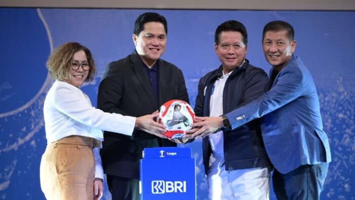 Peluncuran tersebut menghadirkan tokoh-tokoh penting seperti Ketua Umum PSSI Erick Thohir, Direktur Utama I.League Ferry Paulus, Direktur Utama BRI Hery Gunardi, serta Direktur SCM Harsiwi Achmad. Foto: HO/ileague.id
