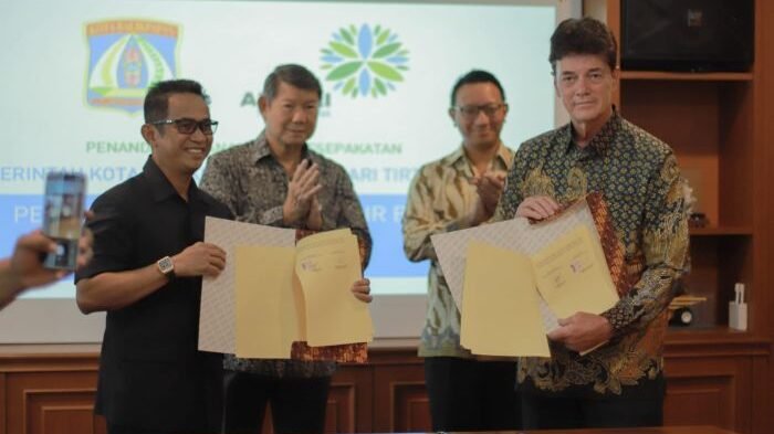Pemkot Balikpapan resmi menandatangani MoU tentang Perencanaan Penyediaan Air Bersih dengan PT Arsari Tirta Pradana, anak perusahaan dari Arsari Group, pada Jumat (1/8/2025, di Jakarta. Foto: BorneoFlash.com/Ist