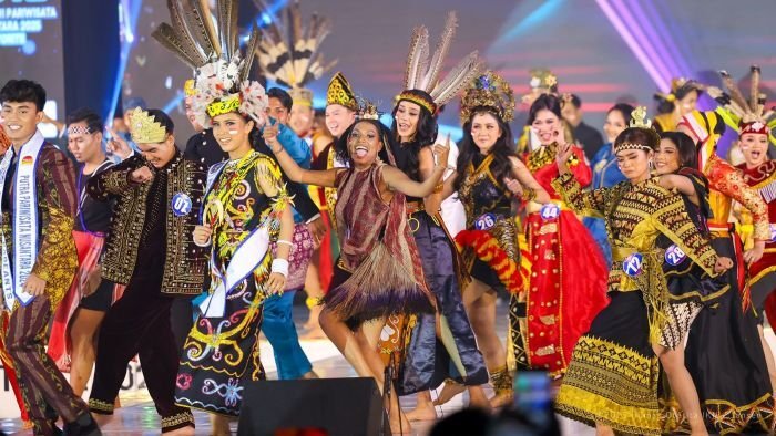 Penampilan spesial dari seluruh peserta Putra-Putri Pariwisata Nusantara pada malam Grand Final di Multifunction Hall Kemenko 3, KIPP IKN pada Minggu (25/08/2025). Foto: HO/Humas Otorita IKN