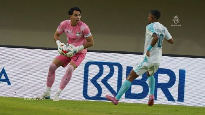 Atas penampilan apik Penjaga gawang Borneo FC, Nadeo Arga Winata kembali dipanggil timnas Indonesia asuhan pelatih Patrick Kluivert. Foto: HO/ileague.id