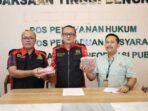 Penyidik Kejati Bengkulu memperlihatkan sejumlah uang yang dikembalikan dari pejabat kementerian ESDM dalam perkara dugaan korupsi pertambangan, Jumat (8/8/2025). FOTO: Dok. Kejati Bengkulu