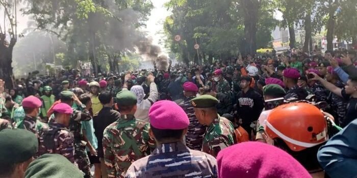 Demo Ojol di Mako Brimob Memanas, TNI Turun Tangan Redam Ketegangan