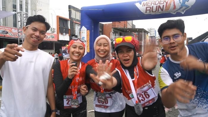 Peserta lari dari group Gasspol Balikpapan ikut meramaikan Merdeka Run 2025. Foto: BorneoFlash/Ardian