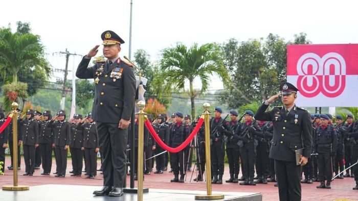 Wakapolda Kaltim Brigjen Pol Dr. H. M. Sabilul Alif, S.H., S.I.K., M.Si., Pimpin Upacara Peringatan Hari Ulang Tahun (HUT) ke-80 Kemerdekaan Republik Indonesia di Lapangan Mapolda Kaltim, pada Minggu (17/08/2025). Foto: HO/Humas Polda Kaltim