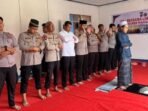 Polres Mahulu melaksanakan doa bersama lintas elemen masyarakat serta pelaksanaan shalat ghaib untuk almarhum Affan Kurniawan, driver ojek online yang menjadi korban Saat Aksi unjuk Rasa di Jakarta, bertempat di Aula Mako Polres Mahakam Ulu, pada Sabtu (30/8/2025). Foto: HO/Humas Polres Mahulu