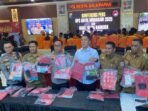 Polresta Balikpapan Gelar press release Operasi Antik 2025, yang turut dihadiri Camat, Lurah, perwakilan Dinas Kesehatan, dan Dinas Sosial, pada Senin (11/8/2025). Foto: BorneoFlash/Agung Putra