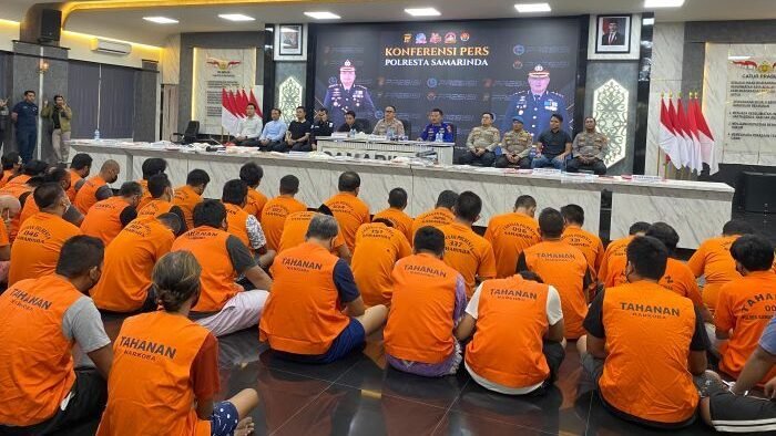 Polresta Samarinda Gelar Konferensi Pers Keberhasilan Signifikan Operasi Antik Mahakam 2025, dengan mengamankan 66 Tersangka. Foto: HO/Humas Polresta Samarinda
