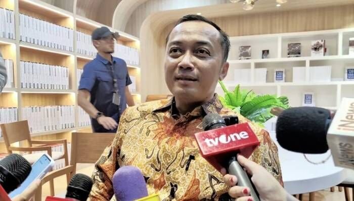 Menteri Sekretaris Negara (Mensesneg) Prasetyo Hadi menjawab pertanyaan wartawan saat ditemui di Istana Kepresidenan RI, Jakarta, Selasa (5/8/2025). FOTO : ANTARA/Mentari Dwi Gayati.