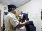 Presiden menyambangi kediaman almarhum Affan Kurniawan, pengemudi ojek online yang menjadi korban insiden kendaraan taktis. Foto: Instagram/@prabowo