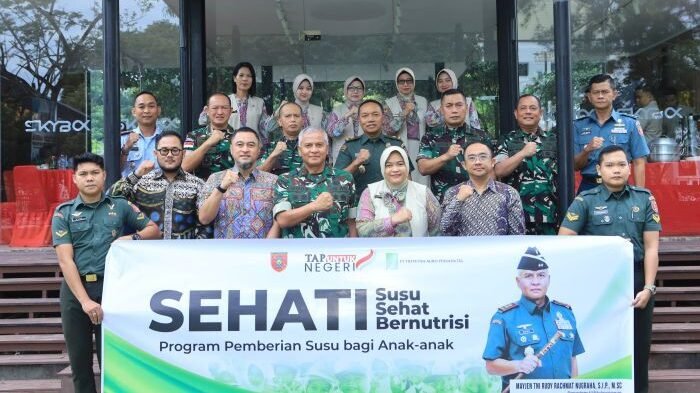 Kodam VI/Mulawarman menerima bantuan dari PT TAP Group Kaltim sebagai wujud dukungan terhadap Program MBG di wilayah Kaltim, di gedung Media Center Kodam VI/Mlw, pada Rabu (27/08/2025). Foto: HO/Pendam VI/Mlw