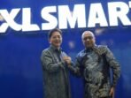 (ki-ka) Presiden Komisaris PT XLSMART Telecom Sejahtera Tbk, Arsjad Rasjid bersama dengan Direktur&Chief Integration Officer PT XLSMART Telecom Sejahtera Tbk, Sanjay Kumar Gordhan A Vaghasia dalam acara RUPSLB di XLSMART Tower, Jakarta. Selasa (12/8/2025). Foto: HO/XLSMART 