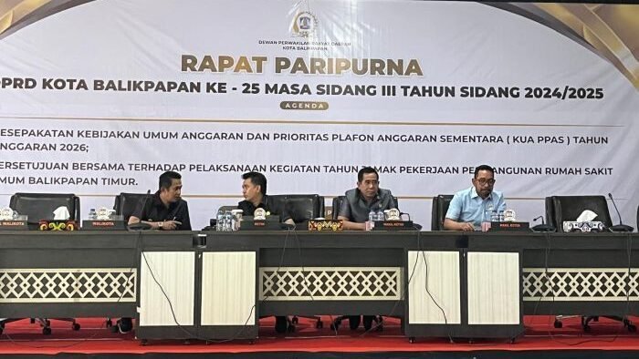 Rapat Paripurna DPRD Balikpapan di Gedung Parkir Klandasan Balikpapan, pada Kamis (13/8/2025). Foto: BorneoFlash/ Niken Sulastri