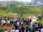 Ratusan anggota Indonesian Diaspora Network (IDN) Global bersama Otorita IKN menggelar aksi penanaman pohon di kawasan Embung MBH, pada Kamis (31/7/2025). Foto: HO/Humas Otorita IKN