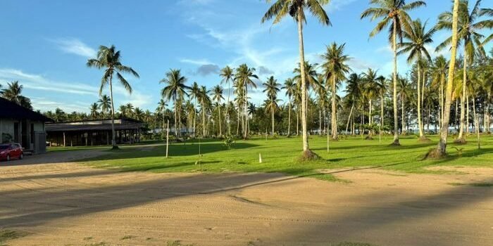 Resto Watu Beach Lamaru berhasil menarik perhatian masyarakat dengan pesona pantai yang memikat, terletak di di Jalan Mulawarman, Kecamatan Lamaru, Balikpapan Timur. Foto: BorneoFlash/IST