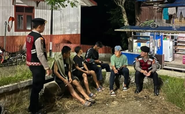 Personel Samapta Polres Mahulu Gelar Patroli Dialogis Untuk Jalin Kedekatan dengan Masyarakat, pada Selasa (05/08/25) malam. Foto: HO/Humas Polres Mahulu
