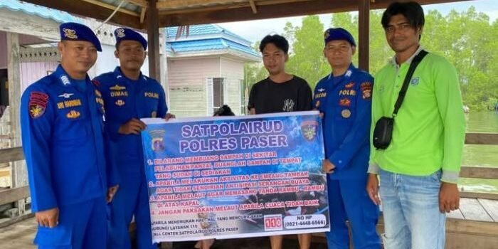 Sat Polairud Polres Paser Intensifkan Patroli Dialogis Kepada warga dan para nelayan yang beraktivitas di sekitar Desa Pondong Baru serta Perairan Teluk Adang, Kabupaten Paser, pada Kamis (7/8/2025). Foto: HO/Humas Polres Paser