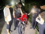 Satuan Samapta Polresta Balikpapan tertibkan Kendaraan Roda 2 dengan Knalpot Brong dalam Kegiatan UKL, yang dilaksanakan pada malam Minggu (24/8/2025). Foto: HO/Humas Polresta Balikpapan