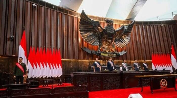 Sejumlah pegawai melakukan gladi kotor persiapan pidato presiden di Kompleks Parlemen, Senayan, Jakarta, Rabu (13/8/2025). FOTO : ANTARA FOTO/Rivan Awal Lingga/nz/aa.