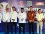 Sekretaris DPRD Paser, Muhammad Iskandar Zulkarnain (Kedua Kanan) saat peluncuran produk-produk UMKM lokal di Gerai Indomaret, Jalan RM Noto Sunardi, Kecamatan Tanah Grogot, Rabu (30/7/2025). Foto: BorneoFlash/Joe