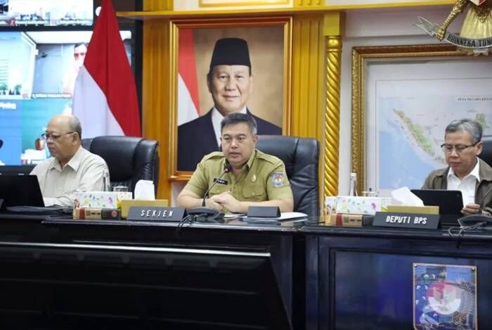 Sekretaris Jenderal Kementerian Dalam Negeri Tomsi Tohir (tengah). FOTO : ANTARA/HO-Kemendagri.