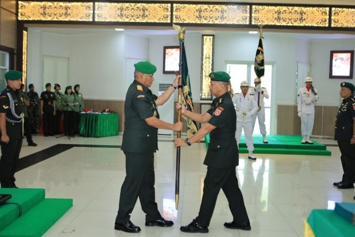 Pangdam VI/Mulawarman Mayjen TNI Rudy Rachmat Nugraha Pimpin Serah Terima Jabatan Strategis