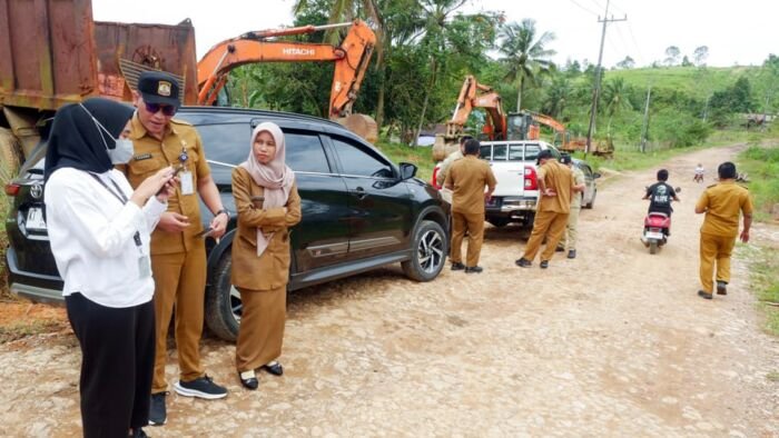 Survei lapangan penegasan batas wilayah IKN-Balikpapan di PBU2 Jalan Soekarno Hatta, Kelurahan Karya Merdeka, Kecamatan Samboja Barat pada Selasa (26/8/2025). Foto: HO/Humas Otorita IKN