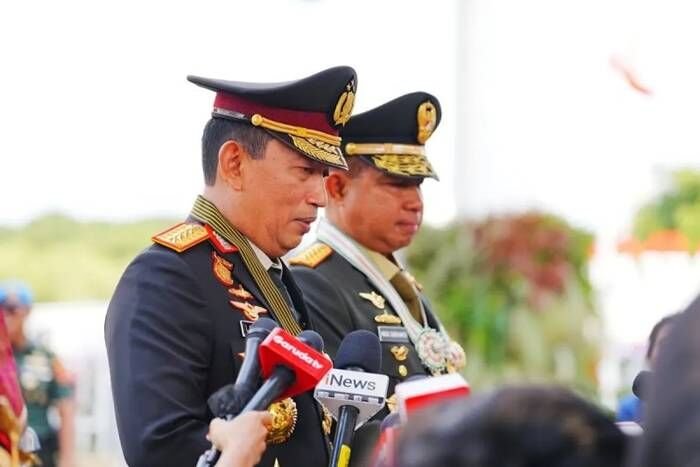 Kapolri Jenderal Pol. Listyo Sigit Prabowo (kiri) dan Panglima TNI Jenderal Agus Subiyanto (kanan) berbicara dengan awak media pada Upacara Peringatan HUT Ke-80 RI di Istana Merdeka, Jakarta Pusat, Minggu (17/8/2025). FOTO: ANTARA/HO-Divisi Humas Polri.