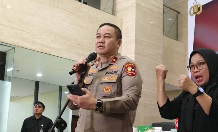 Kepala Biro Penerangan Masyarakat (Karopenmas) Divhumas Polri Brigjen Pol. Trunoyudo Wisnu Andiko berbicara dengan awak media di Gedung Bareskrim Polri, Jakarta, Selasa (5/8/2025). FOTO : ANTARA/Nadia Putri Rahmani