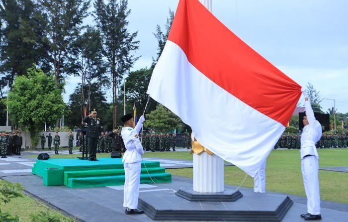Kodam VI/Mulawarman menyelenggarakan Upacara Peringatan HUT ke-80 Kemerdekaan Republik Indonesia tahun 2025 di Lapangan Upacara Makodam VI/Mulawarman, Balikpapan, pada Minggu (17/8/2025). Foto: HO/Pendam VI/Mlw