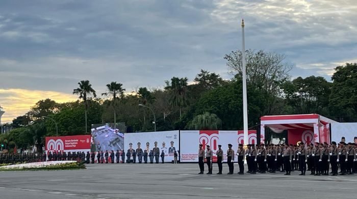 Upacara penurunan bendera dalam rangka HUT ke-80 Kemerdekaan Republik Indonesia di Balikpapan Sport and Convention Center (BSCC)/ Dome, pada Minggu (17/8/2025). Foto:BorneoFlash/Niken Sulastri