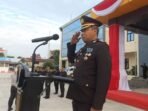 Waka Polresta Balikpapan, AKBP Hendrik EB, SH, SIK, saat Pimpin Upacara peringatan Hari Ulang Tahun ke-80 Kemerdekaan Republik Indonesia di halaman Mapolresta Balikpapan pada Minggu (17/8/2025). Foto: HO/Humas Polresta Balikpapan