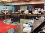 Wakil Gubernur Kaltim, Seno Aji, saat audiensi bersama Mitra Maxim dan Aplikator terkait Ditutupnya Kantor Maxim, pada Rabu (20/8/2025). Foto: BorneoFlash/Nur Ainunnisa