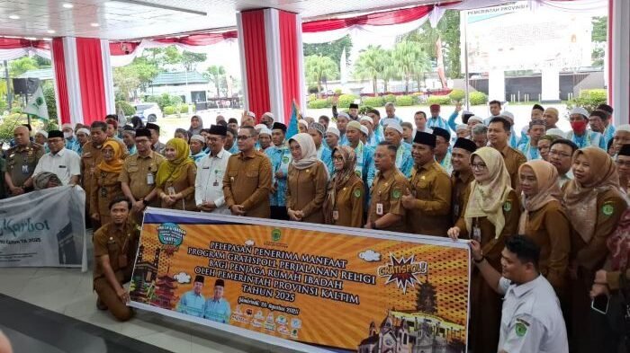 Wakil Gubernur Kaltim, Seno Aji saat melepas 211 Marbot Masjid se-Kaltim. Foto: BorneoFlash/Nur Ainunnisa