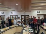 Wakil Wali Kota Balikpapan, Bagus Susetyo bersama delegasi dari Kota Yokohama, pembukaan Urban Development Seminar di Aula Kantor Bappeda Litbang, pada Jumat (8/8/2025). Foto: BorneoFlash/Niken Sulastri
