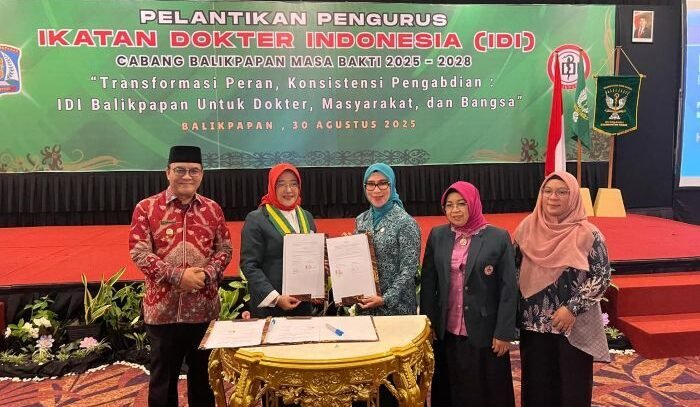 Wakil Wali Kota Balikpapan, H. Bagus Susetyo saat menyaksikan penandatanganan kerja sama IDI Kota Balikpapan dengan Dinas Kesehatan dan PKK Balikpapan, di Platinum Hotel Balikpapan, pada Sabtu (30/8/2025). Foto: BorneoFlash/Niken Sulastri