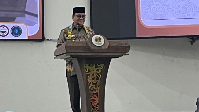 Wakil Wali Kota Balikpapan, H. Bagus Susetyo, saat menyampaikan Orasi PBAK FUAD Universitas Islam Negeri Sultan Aji Muhammad Idris, Samarinda, pada Selasa (26/8/2025). Foto: BorneoFlash/Niken Sulastri