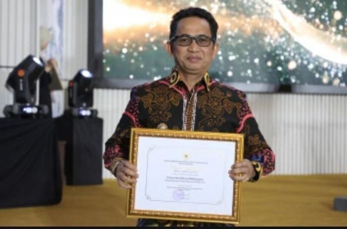 Wali Kota Balikpapan, Rahmad Mas’ud menerima penghargaan sertifikat KLA Karegori Utama Tahun 2025 yang digelar di Auditorium HM Rasjidi, Kementerian Agama Jakarta, pada Jumat (8/8/2025). Foto: BorneoFlash/Ist