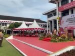 Wali Kota Balikpapan, Rahmad Mas'ud memimpin upacara parade dalam rangka Hari Pramuka ke 64 Tahun 2025, di Halaman Balai Kota Balikpapan, pada Kamis (14/8/2025). Foto: BorneoFlash/Niken Sulastri