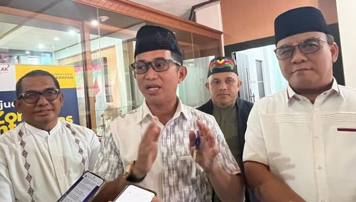 Wali Kota Balikpapan, H. Rahmad Mas'ud didampingi Wakil Wali Kota Balikpapan, H. Bagus Susetyo dan Sekda Balikpapan, H. Muhaimin, di Balai Kota, pada Jumat (22/8/2025). Foto: BorneoFlash/Niken Sulastri