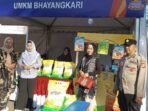 Polresta Balikpapan bersama Bhayangkari Cabang Balikpapan, Bulog, dan Satgas Pangan menggelar aksi nyata dalam program Gerakan Ketahanan Pangan, guna menjaga kestabilan harga dan pasokan bahan pokok menjelang HUT ke-80 Kemerdekaan RI. Foto: HO/Humas Polresta Balikpapan