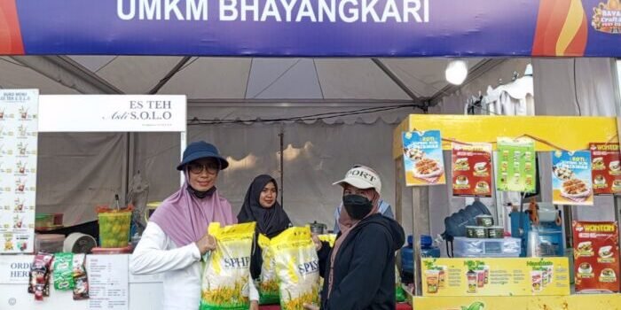 Polresta Balikpapan bersama Bhayangkari Cabang Balikpapan, Bulog, dan Satgas Pangan menggelar aksi nyata dalam program Gerakan Ketahanan Pangan, guna menjaga kestabilan harga dan pasokan bahan pokok menjelang HUT ke-80 Kemerdekaan RI. Foto: HO/Humas Polresta Balikpapan