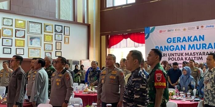 Kepolisian Daerah (Polda) Kalimantan Timur (Kaltim) bersama Perum Bulog Wilayah Kaltimtara menggelar Gerakan Pangan Murah (GPM). Foto: BorneoFlash/Agung Putra
