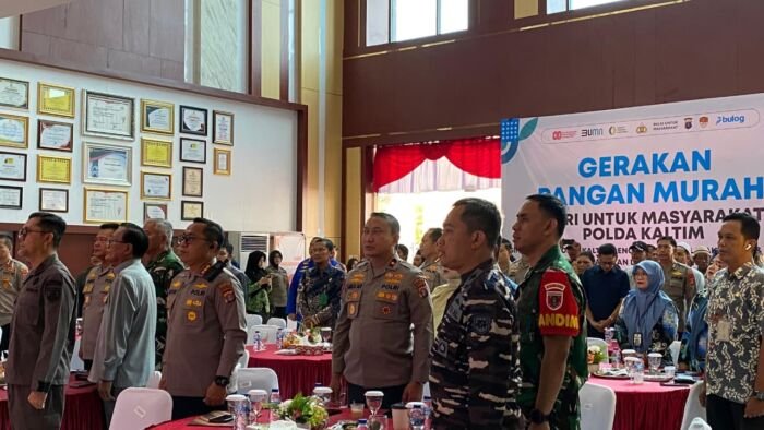 Kepolisian Daerah (Polda) Kalimantan Timur (Kaltim) bersama Perum Bulog Wilayah Kaltimtara menggelar Gerakan Pangan Murah (GPM). Foto: BorneoFlash/Agung Putra