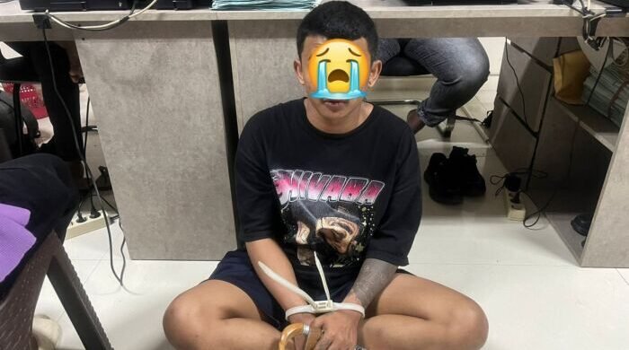 Satuan Samapta Polresta Balikpapan berhasil menangani terduga pelaku yang mengacungkan senjata tajam kepada warga segera diamankan, aksi pengancaman yang sempat meresahkan warga di kawasan Jalan Martadinata, Balikpapan Kota. Foto: HO/Humas Polresta Balikpapan