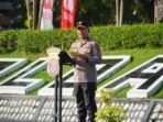 Wakapolda Kalimantan Timur, Brigjen Pol Dr. H. M. Sabilul Alif, S.H., S.I.K., M.Si., memimpin Apel Pagi di Lapangan Mapolda Kaltim, Senin (25/08). Foto: HO/Humas Polda Kaltim