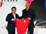 Alexander Zwiers bersama Erick Thohir. Foto: HO/pssi.org