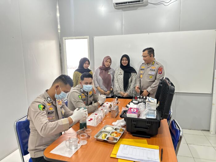 Keamanan Pangan Jadi Prioritas, Kabid Dokkes Polda Kaltim Tinjau SPPG