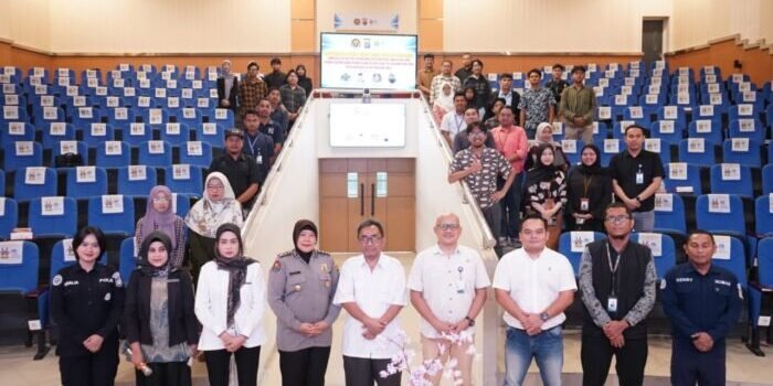 Bidhumas Polda Kaltim menggelar sosialisasi dengan tema Pencegahan dan Pemberantasan Penyalahgunaan serta Peredaran Gelap Narkotika di Aula Auditorium Institut Teknologi Kalimantan (ITK) Balikpapan, Rabu (27/8). Foto: HO/Humas Polda Kaltim